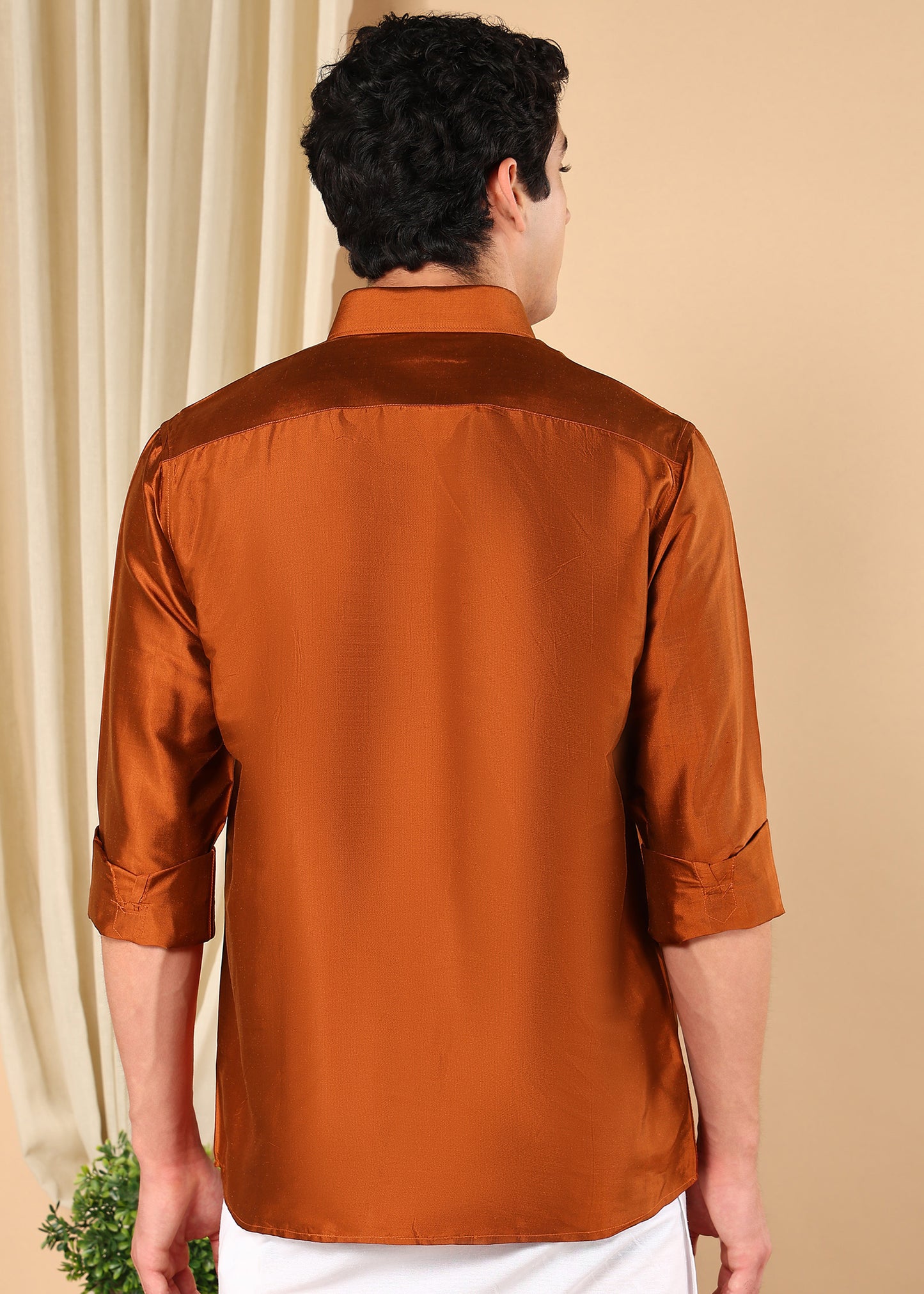 Tattva Men Copper Red Toned Pure Silk Solid Opaque Shirt