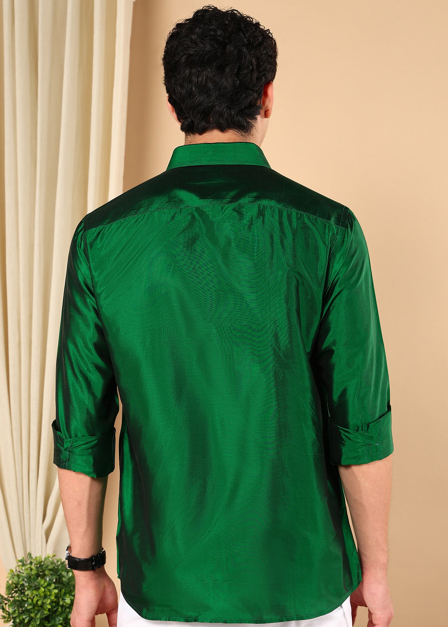 Tattva Men Green Pure Silk Solid Opaque Shirt