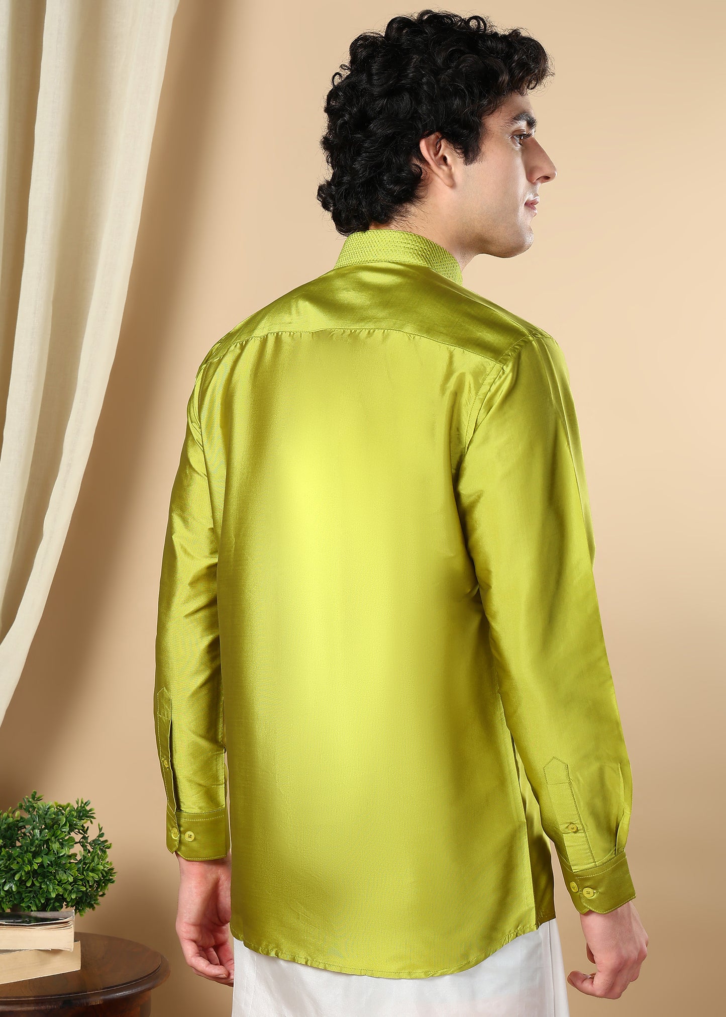 Tattva Men Green Solid Shirt