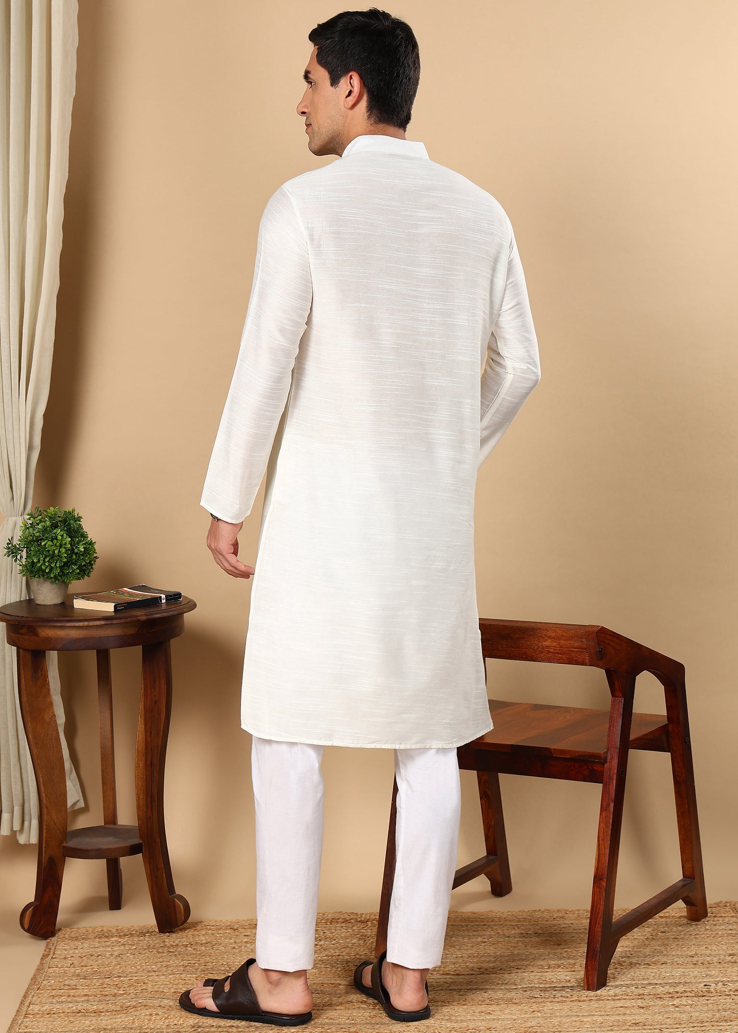 Tattva Men Embroidered Short Casual Kurta