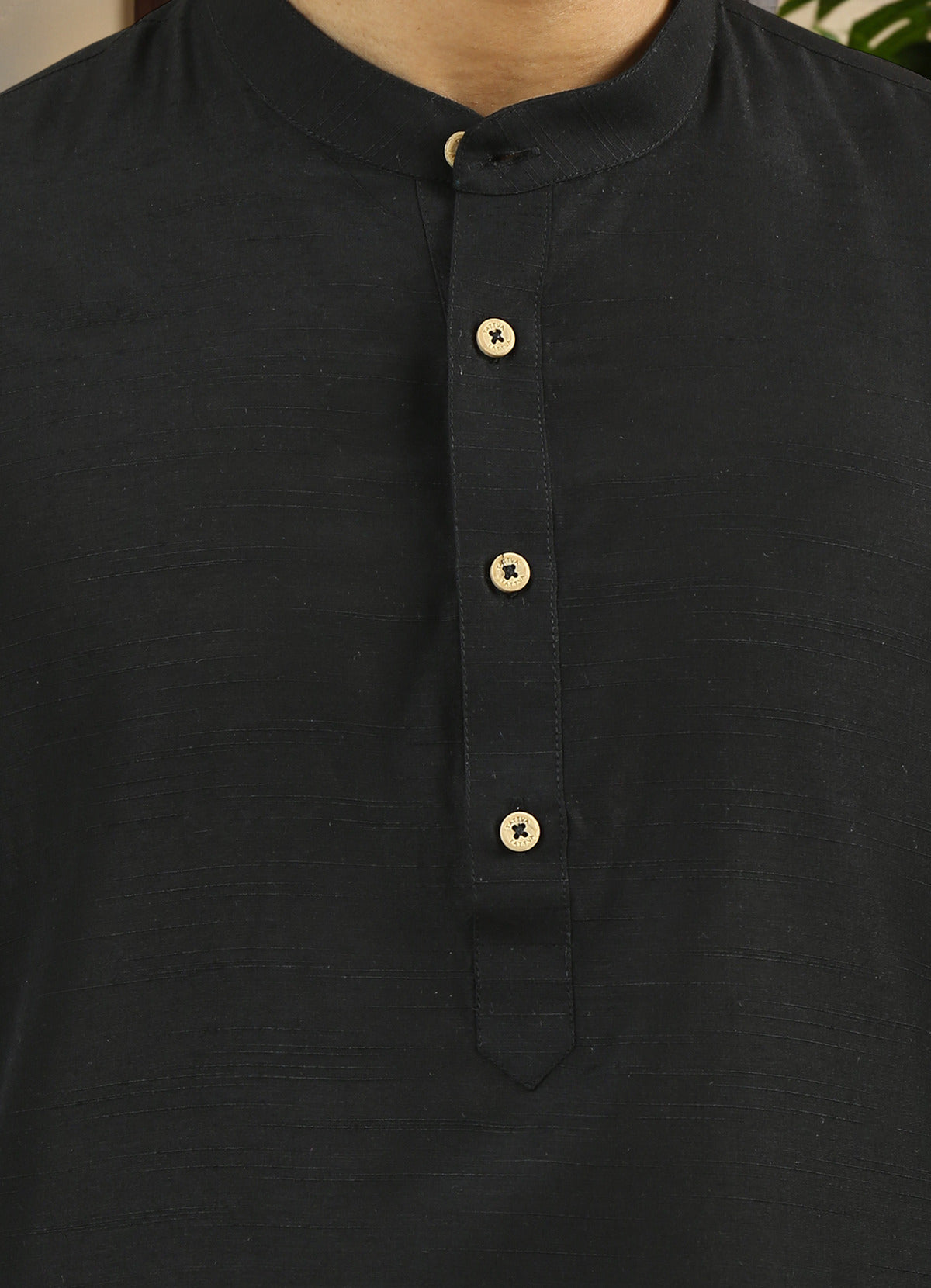Tattva Men Solid Pure Cotton Short Kurta with Mandarin Collar