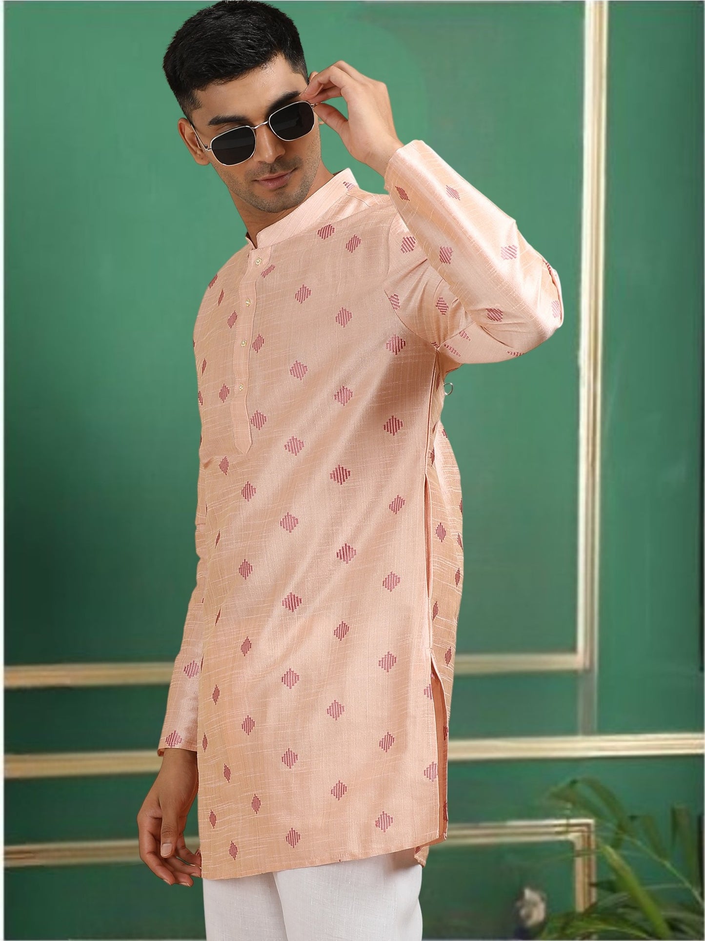 Tattva Pink Toned Threadwork Short Kurta