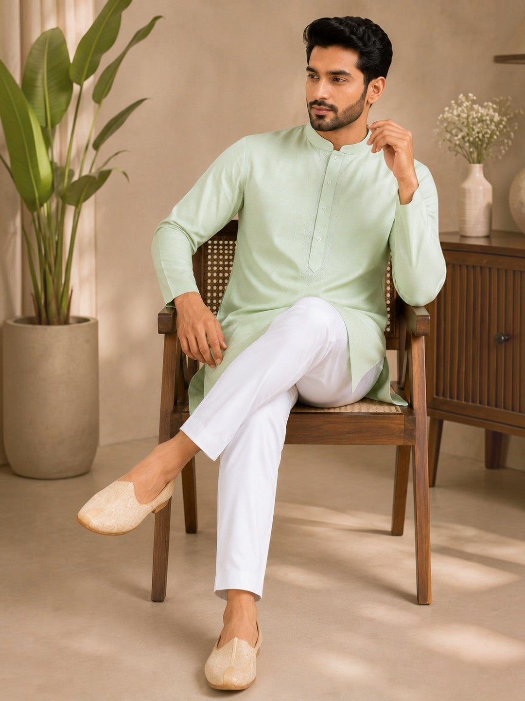 Tattva Solid Embroidered Mandarin Collar Short Kurta