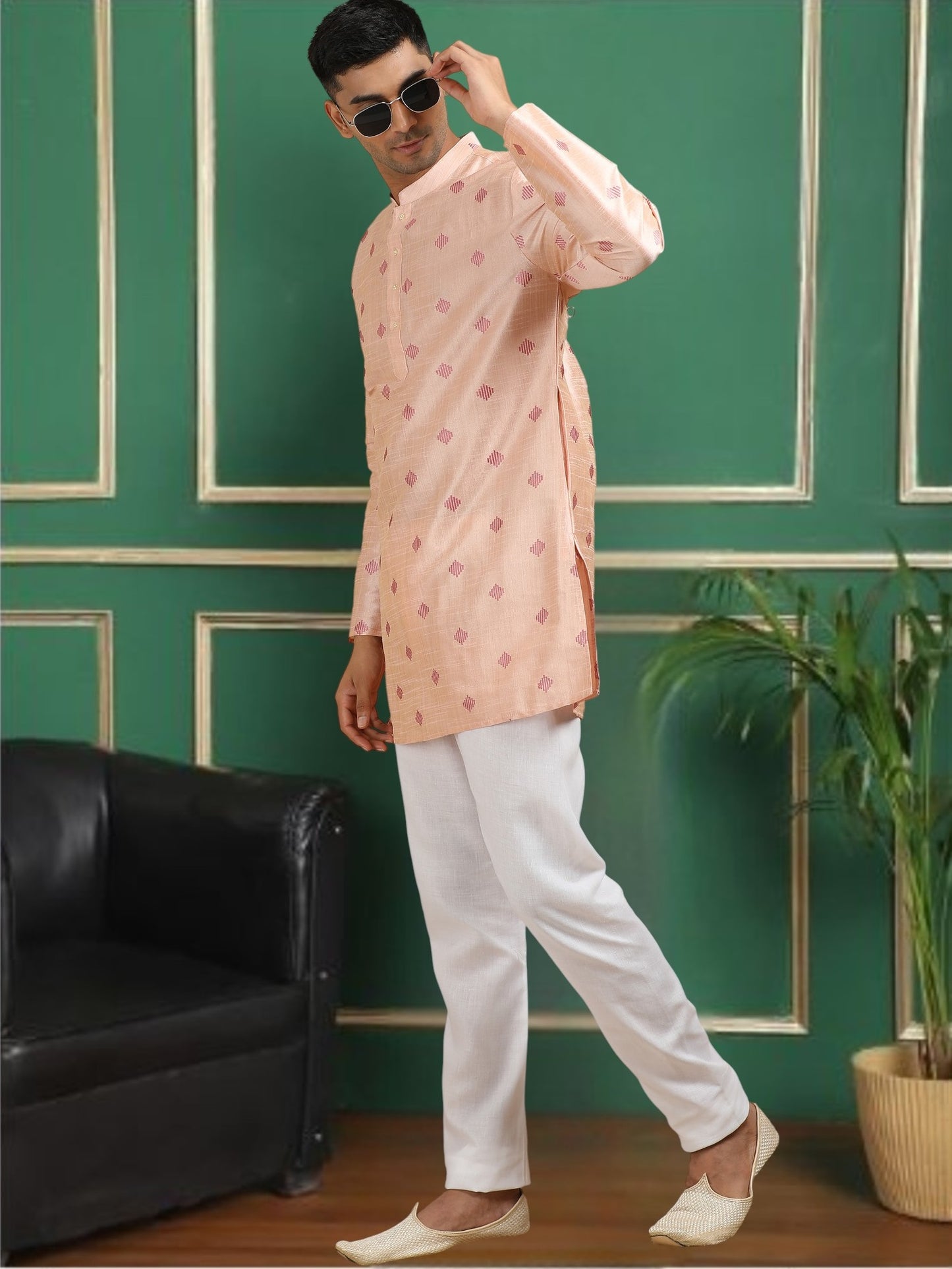 Tattva Pink Toned Threadwork Short Kurta