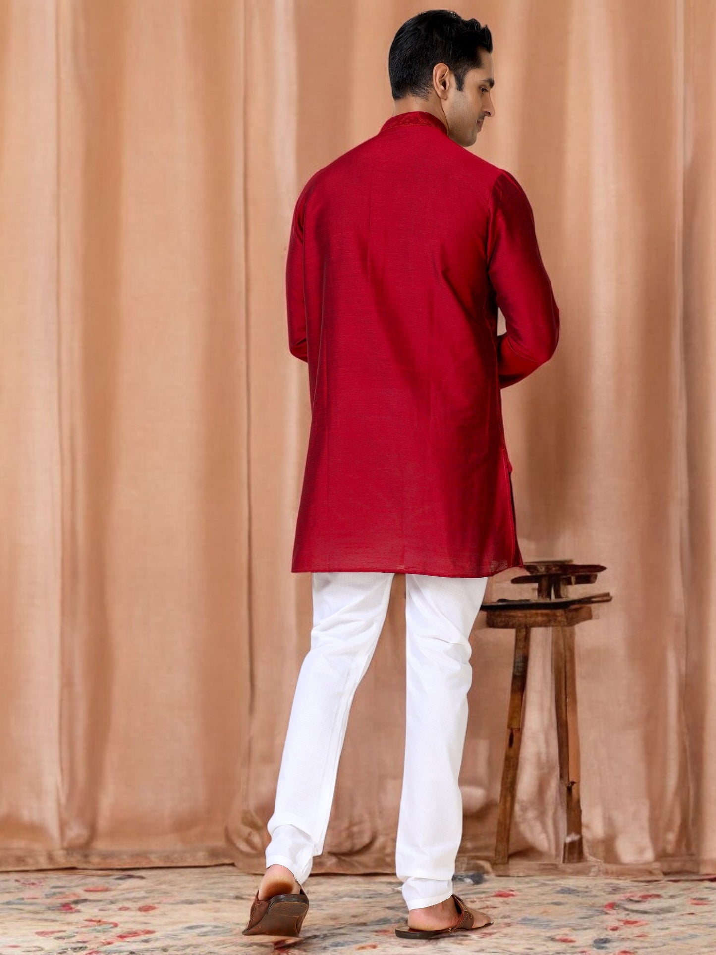 Tattva Men Embroidered Cotton Blend Straight Kurta