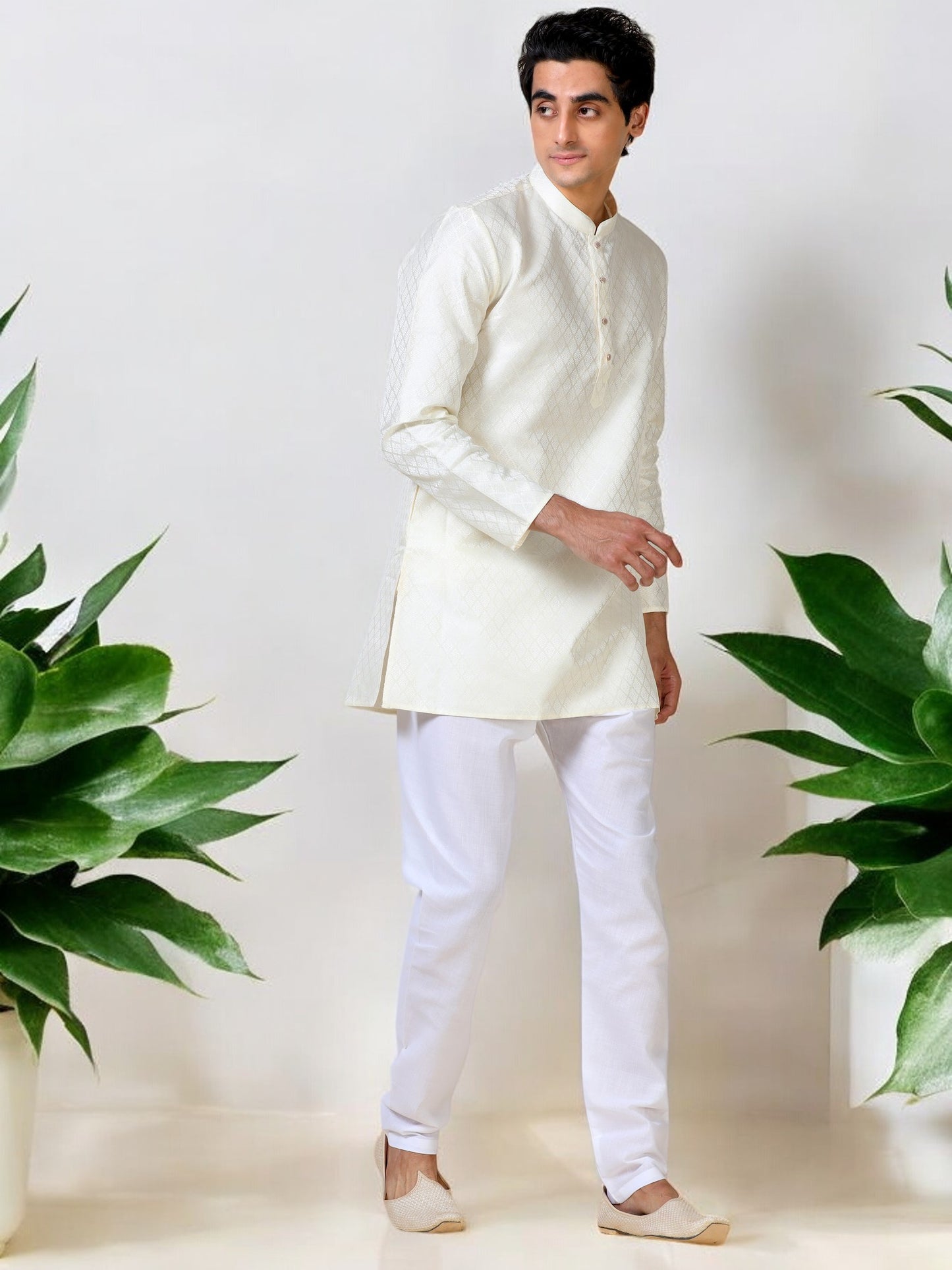 Tattva Men Solid Cotton Blend Straight Kurta