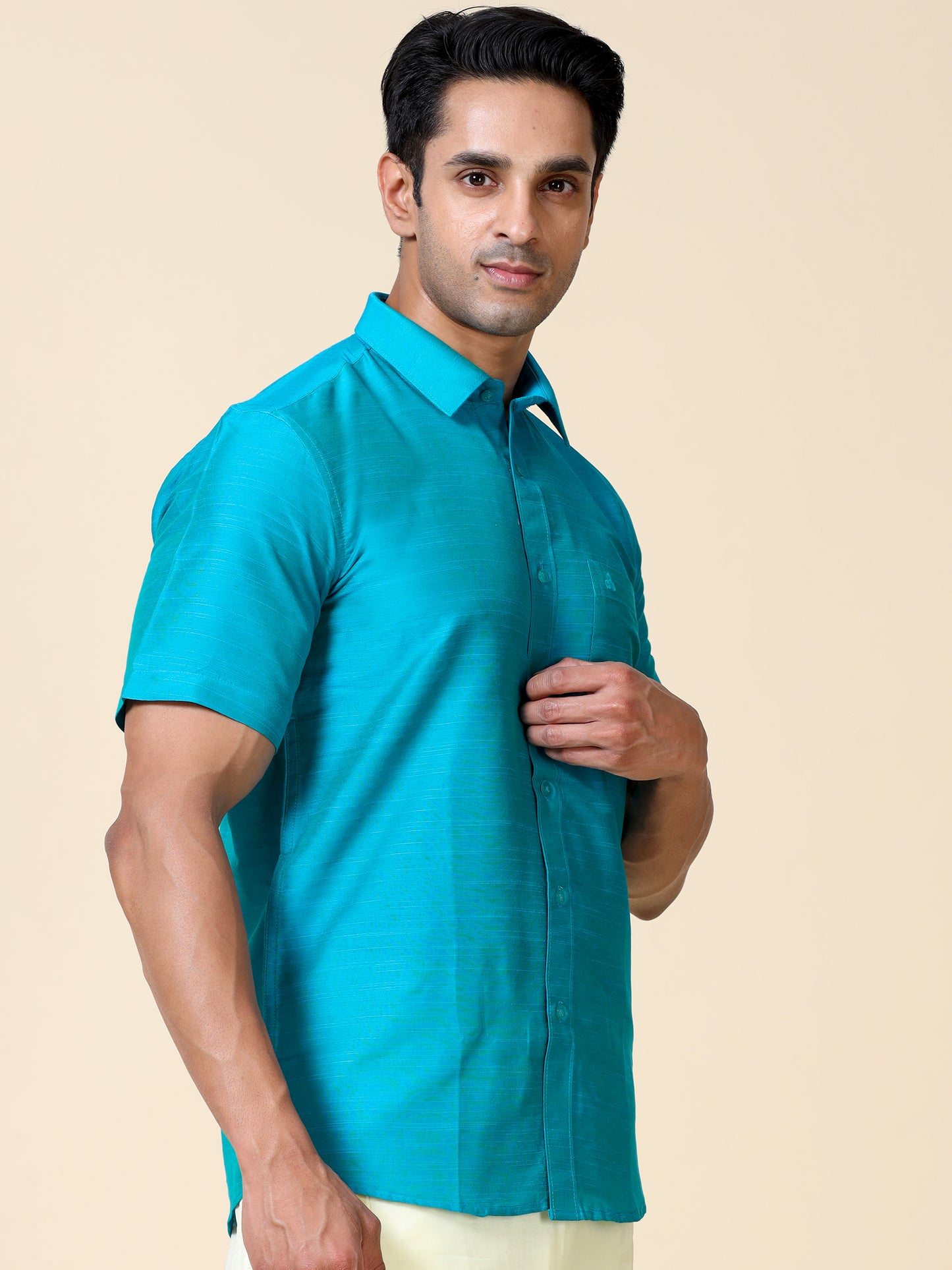 Tattva Men Slim Fit Solid Spread Collar Casual Shirt