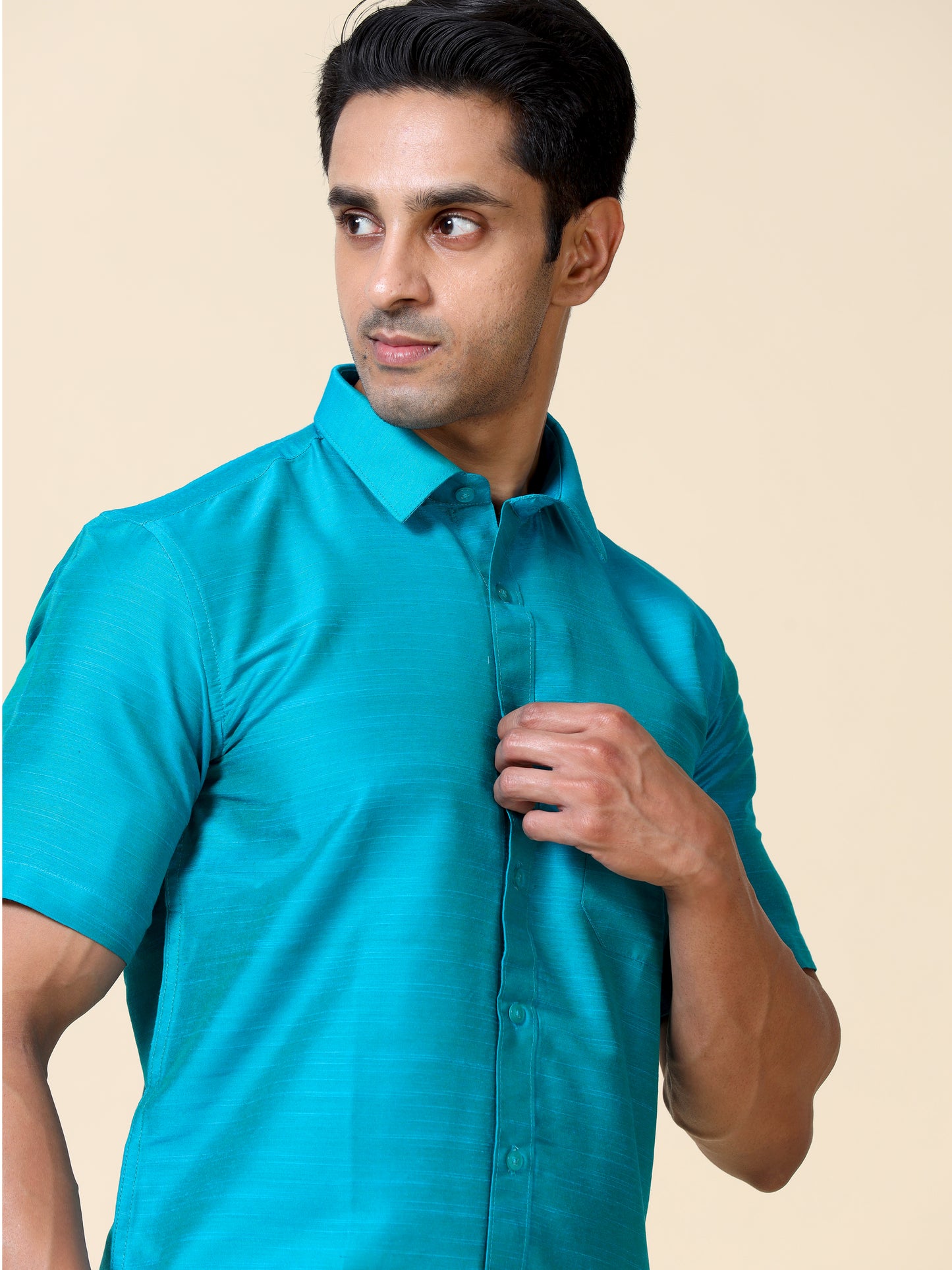 Tattva Men Slim Fit Solid Spread Collar Casual Shirt