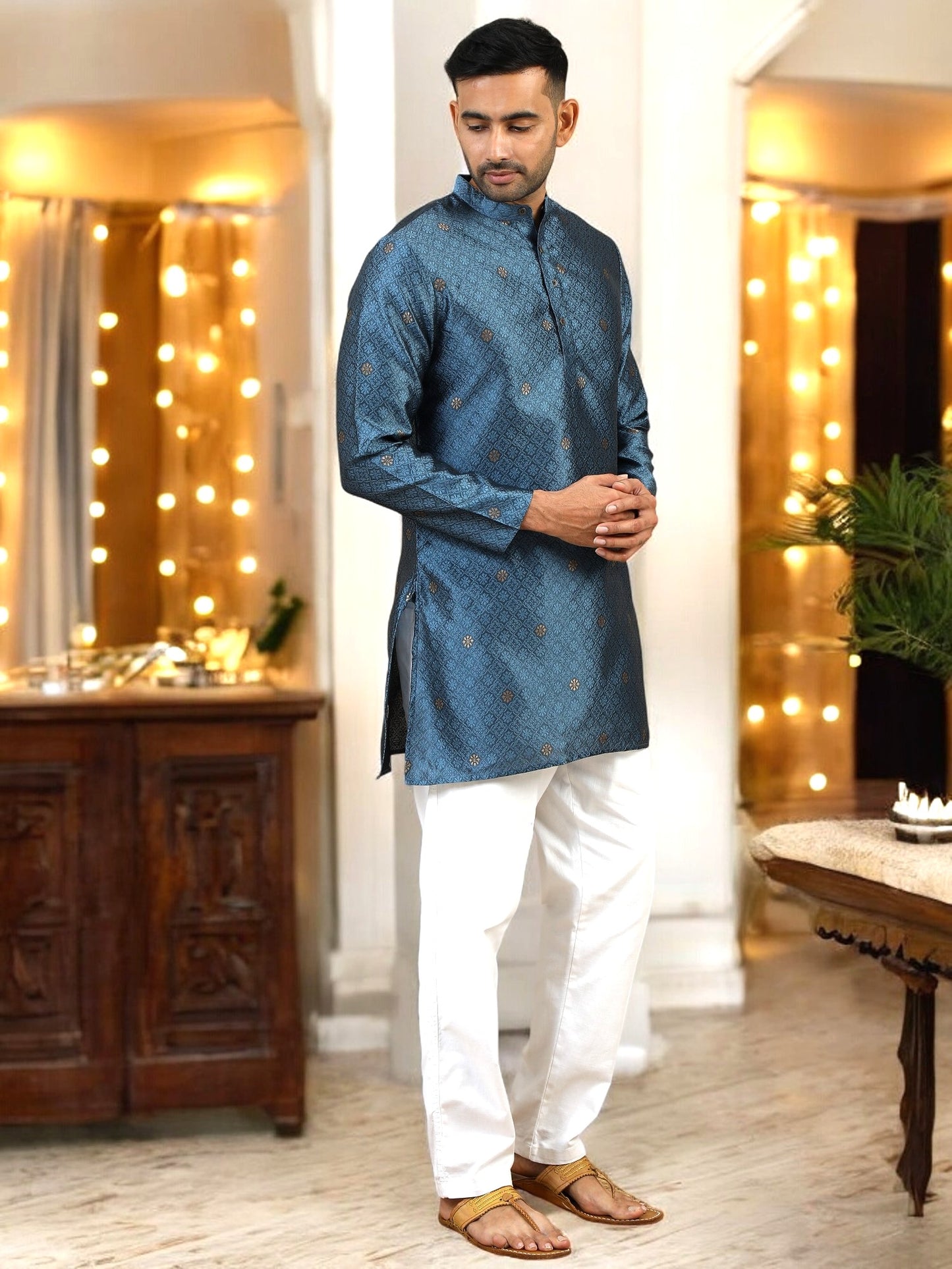 Tattva Men Blue Thread Work Kurta