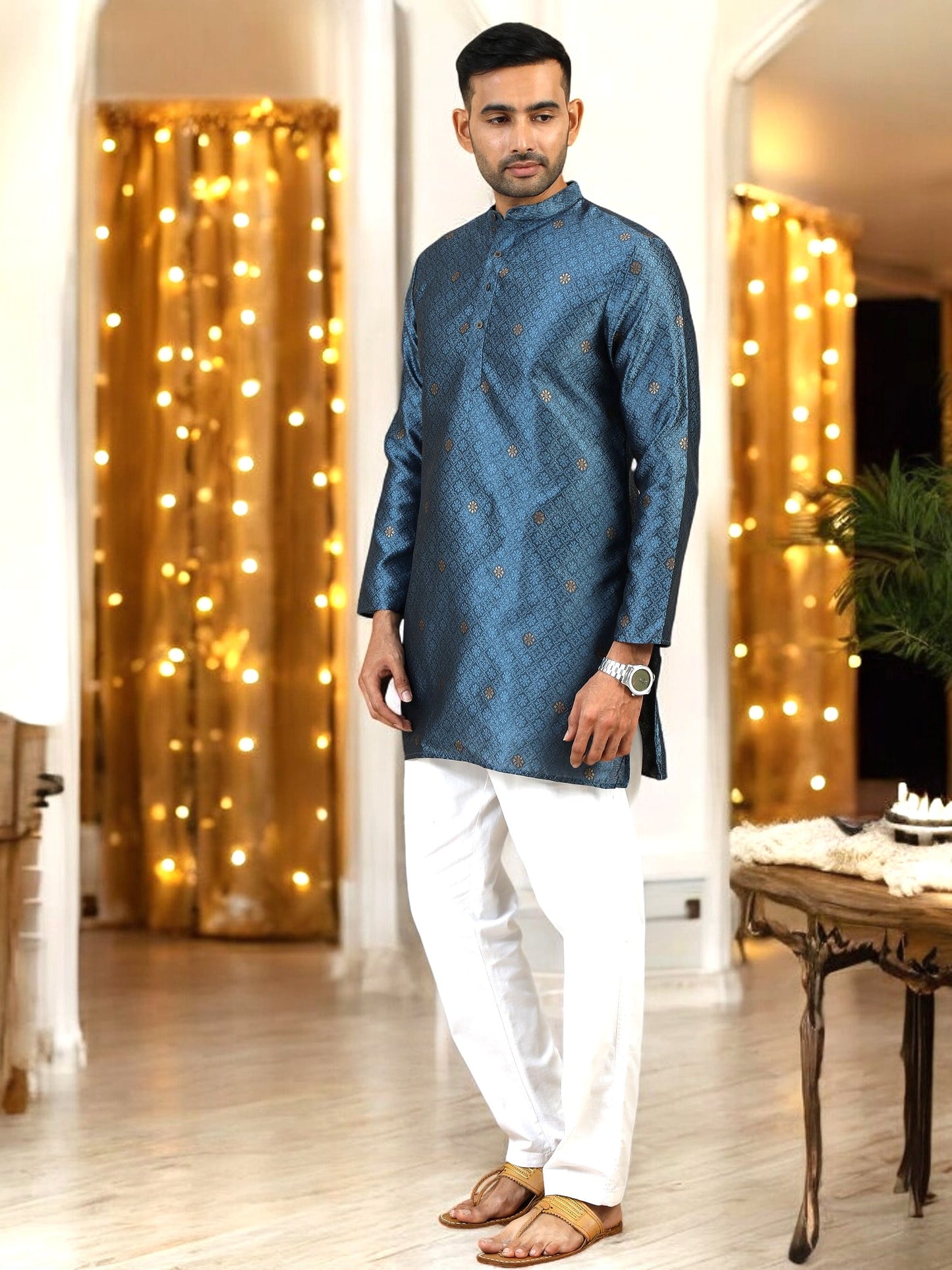 Tattva Men Blue Thread Work Kurta